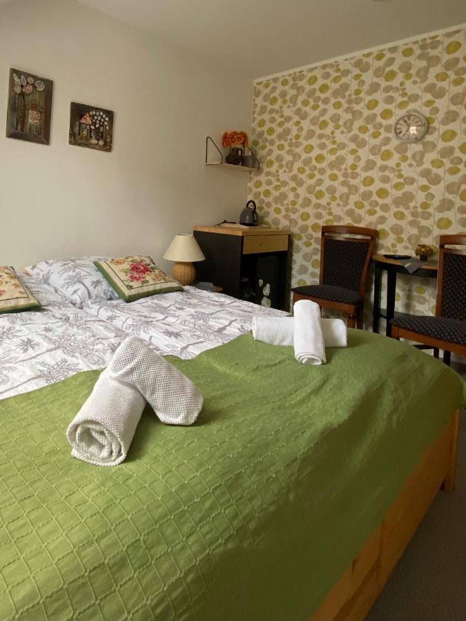 Penzion Vila Petra Bed&Breakfast Veľký Slavkov Exterior foto