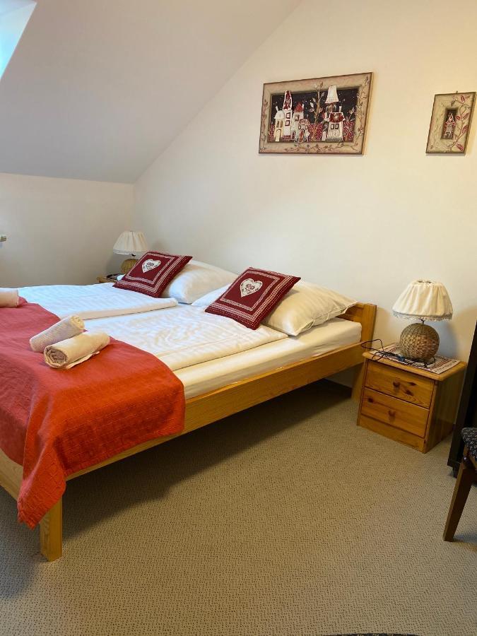 Penzion Vila Petra Bed&Breakfast Veľký Slavkov Exterior foto